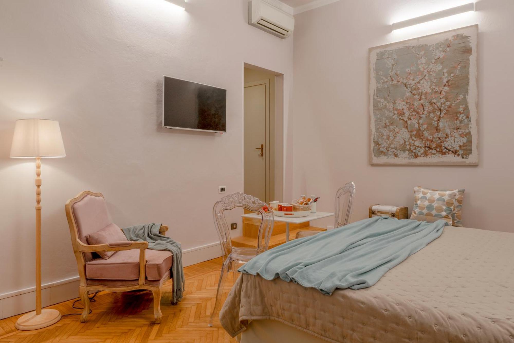 Accanto Al Centro B&B Prato  Exteriör bild